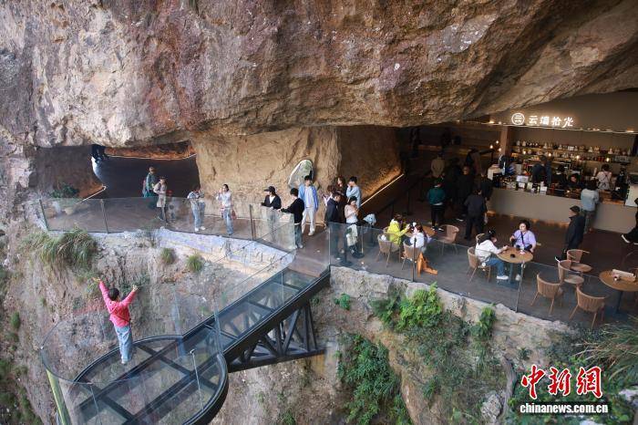 皇冠信用網怎么开账号_浙江温州乐清雁荡山:悬崖咖啡助力传统景区焕新出圈
