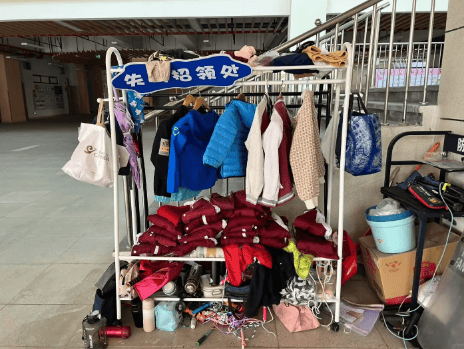 世界杯足球平台代理_有人晒出一张照片世界杯足球平台代理,家长集体崩溃:买了丢,丢了买,尴尬了